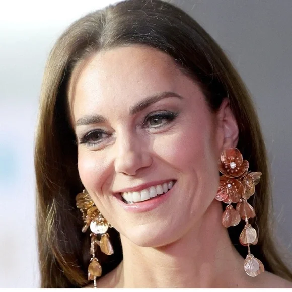 Zara Famous Kate Middleton Floral Statement Earrings - Picture 2 of 7